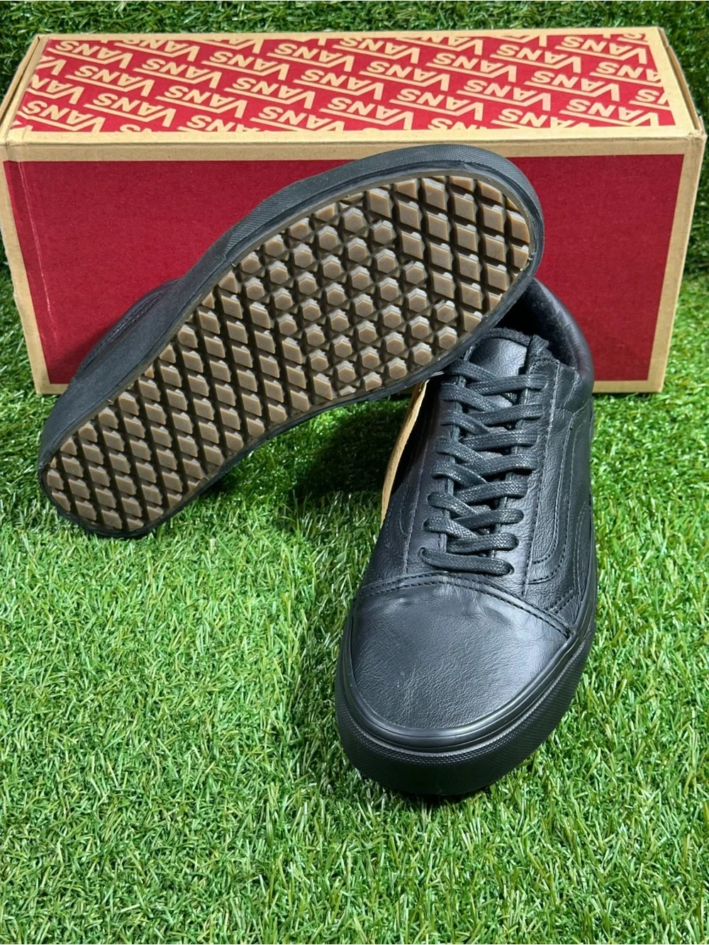 Vans Old Skool MTE Black Leather, Men’s 7/ Women’s 8.5 , VN000ZDKGZH